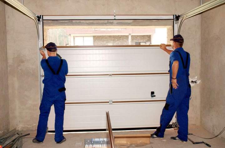 Pose de portes de garage sécurisées et design
